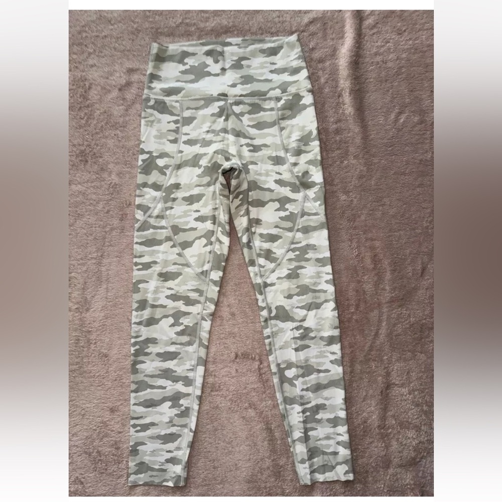 Aerie Women’s Camo Chill Play Move‎ Joggers Mid Rise Size M